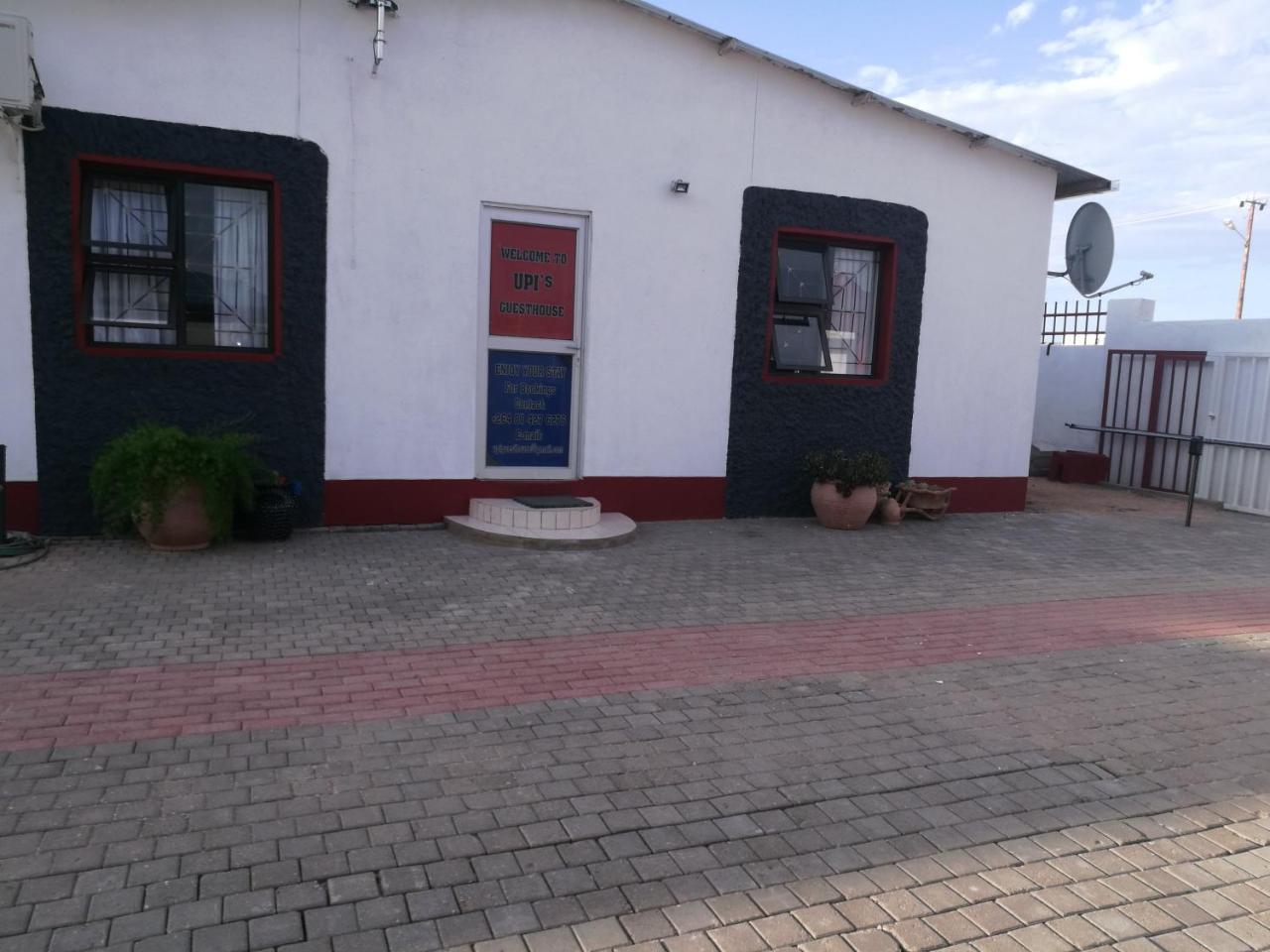 Upi Guesthouse Otjiwarongo Exterior foto